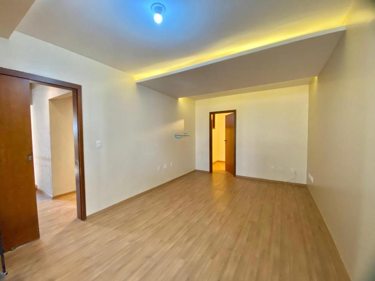 Casa à venda com 4 quartos, 284m² - Foto 4